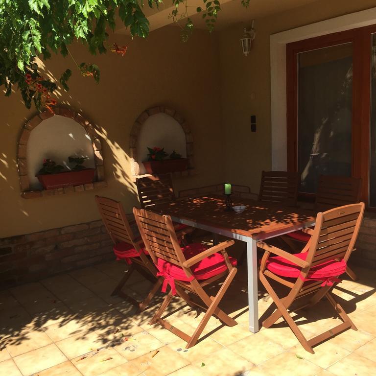 Lux Apartman Villa Hajduszoboszlo Quarto foto